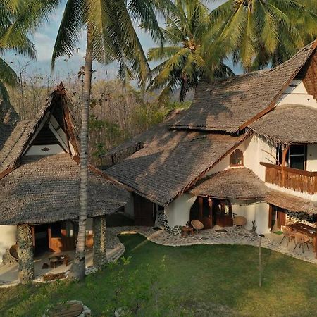 Beach-Front Sumbawa Surf House Lemonga 外观 照片