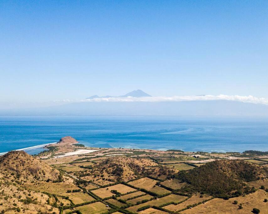 Beach-Front Sumbawa Surf House Lemonga 外观 照片