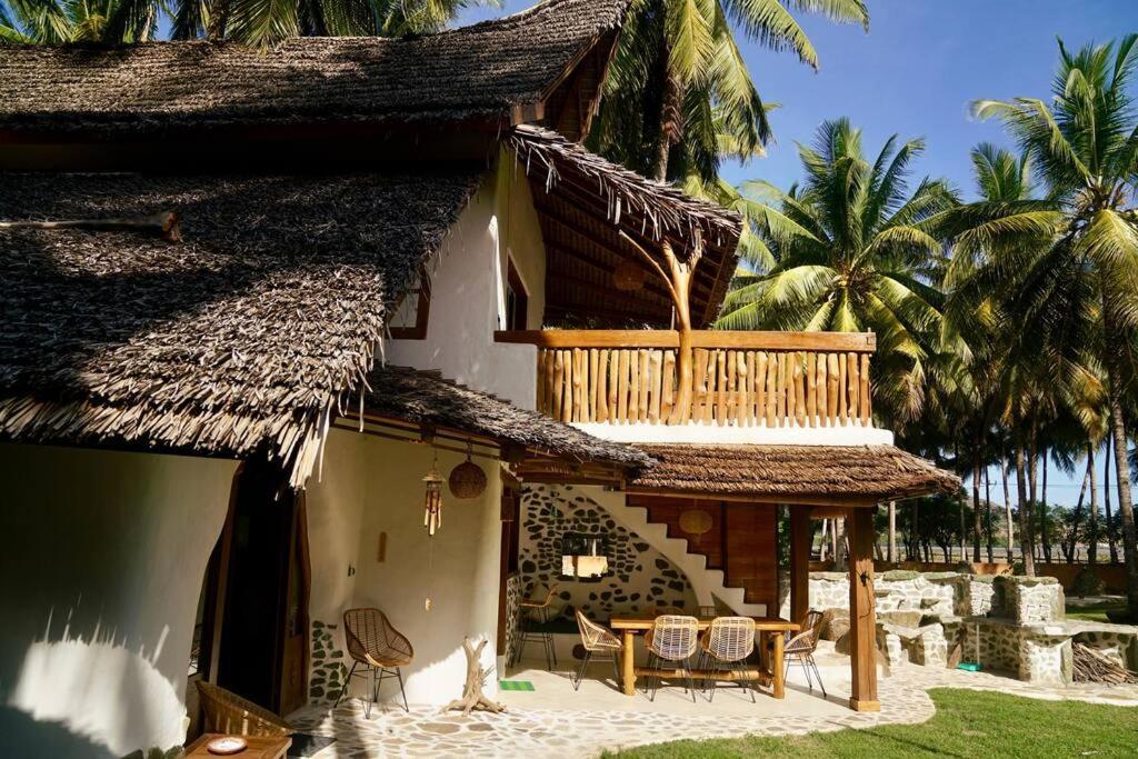 Beach-Front Sumbawa Surf House Lemonga 外观 照片