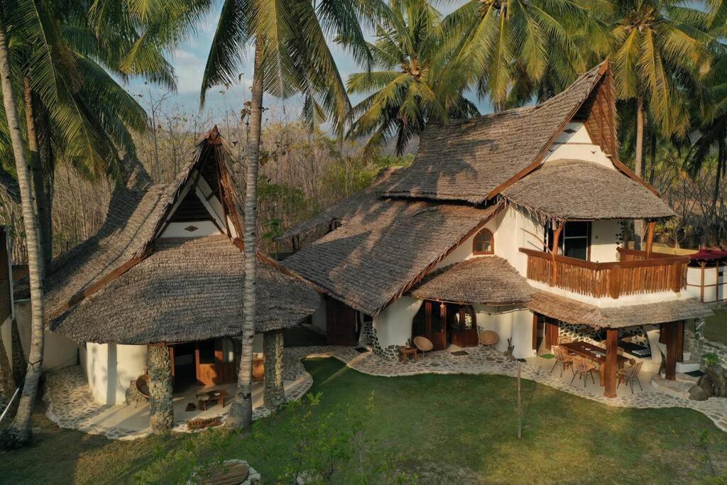Beach-Front Sumbawa Surf House Lemonga 外观 照片
